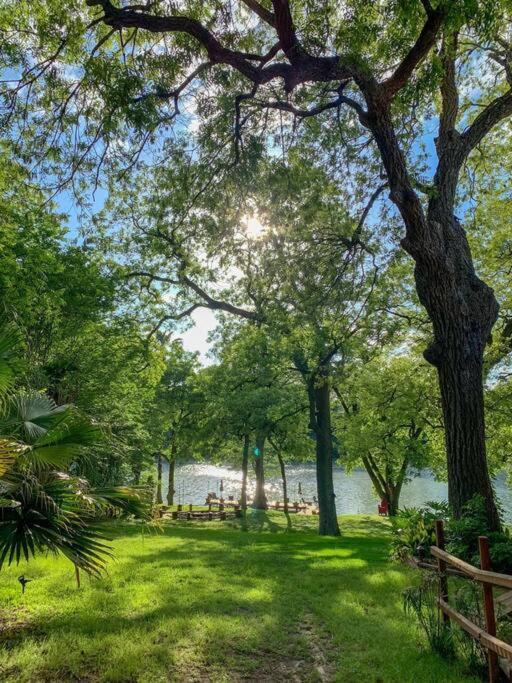 The River Haven - Sleeps 32 - On Guadalupe River Seguin Bagian luar foto