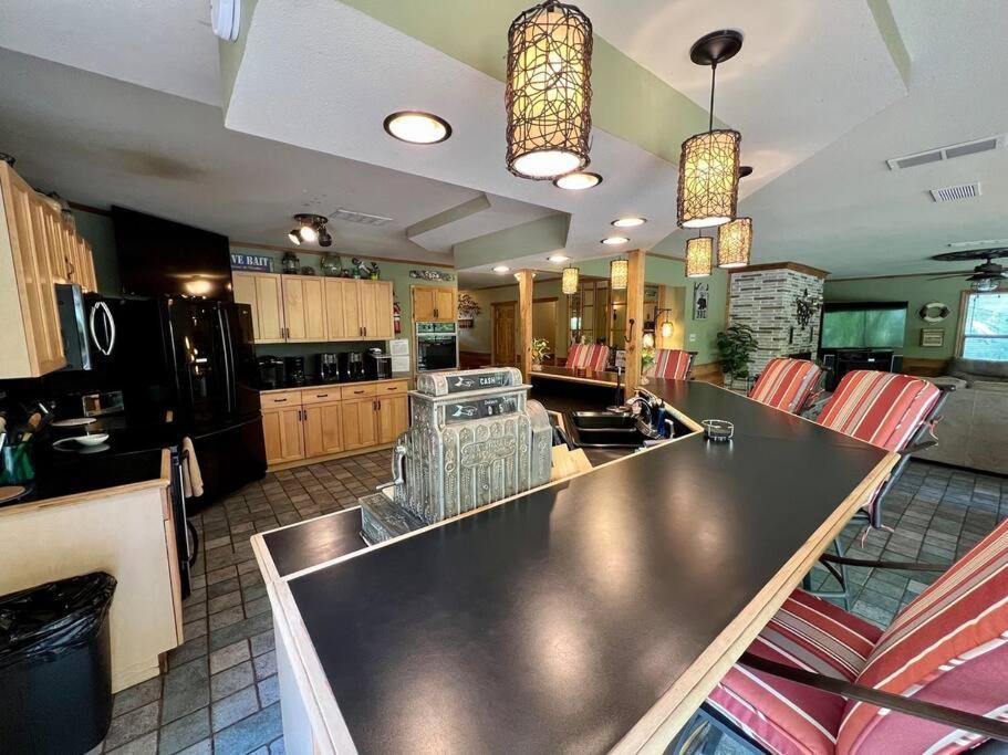 The River Haven - Sleeps 32 - On Guadalupe River Seguin Bagian luar foto