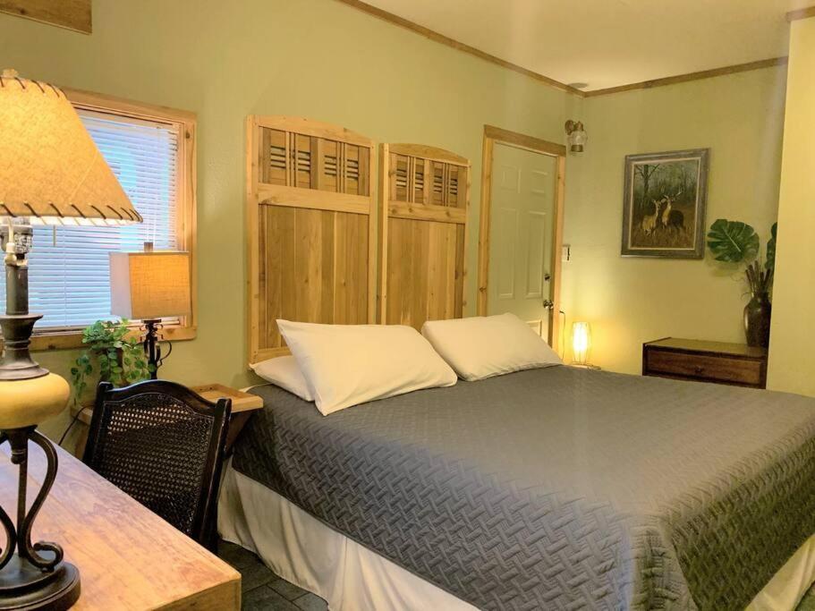 The River Haven - Sleeps 32 - On Guadalupe River Seguin Bagian luar foto