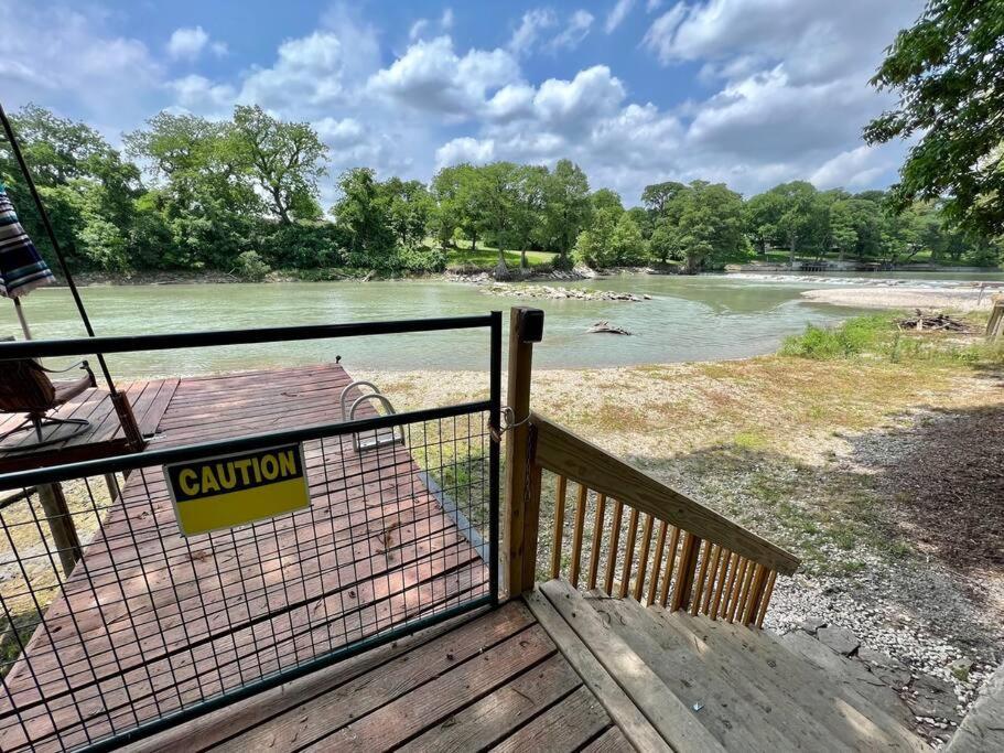 The River Haven - Sleeps 32 - On Guadalupe River Seguin Bagian luar foto