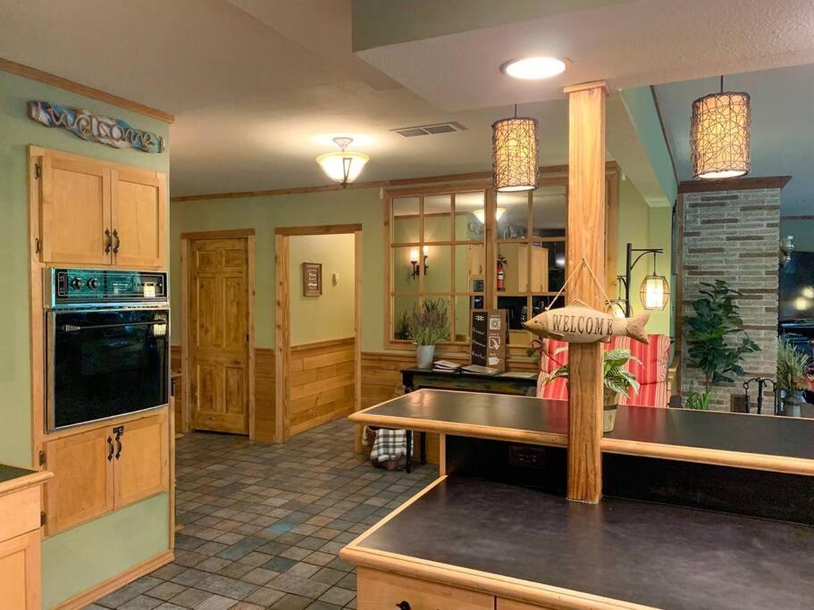 The River Haven - Sleeps 32 - On Guadalupe River Seguin Bagian luar foto