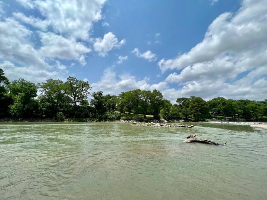 The River Haven - Sleeps 32 - On Guadalupe River Seguin Bagian luar foto
