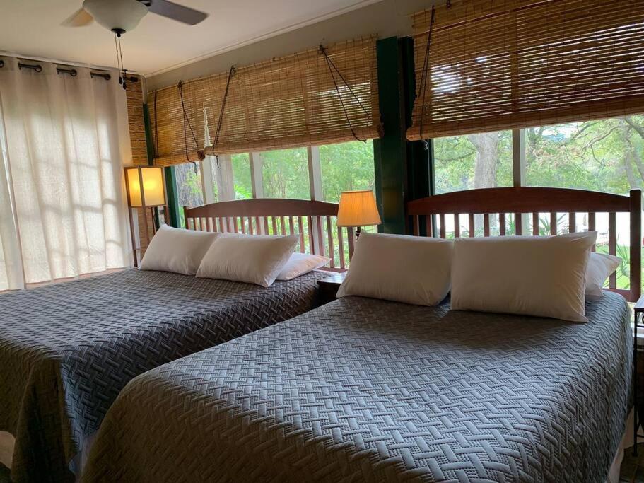 The River Haven - Sleeps 32 - On Guadalupe River Seguin Bagian luar foto