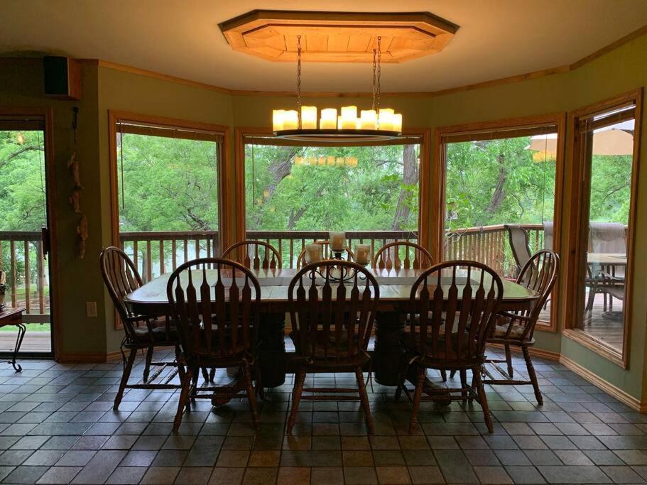 The River Haven - Sleeps 32 - On Guadalupe River Seguin Bagian luar foto