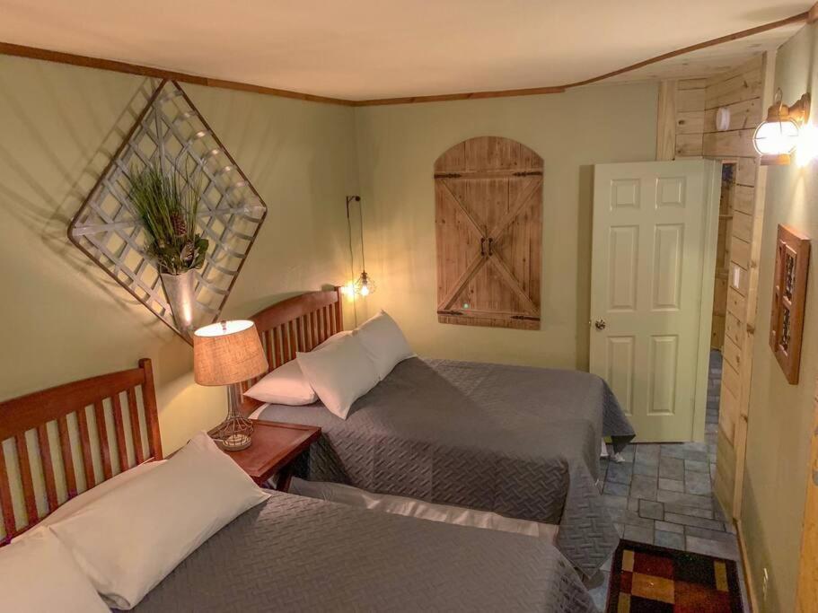 The River Haven - Sleeps 32 - On Guadalupe River Seguin Bagian luar foto