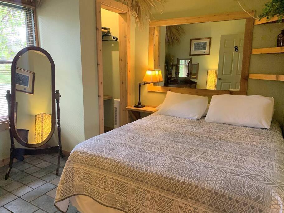 The River Haven - Sleeps 32 - On Guadalupe River Seguin Bagian luar foto