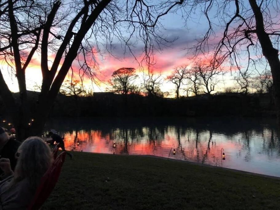 The River Haven - Sleeps 32 - On Guadalupe River Seguin Bagian luar foto