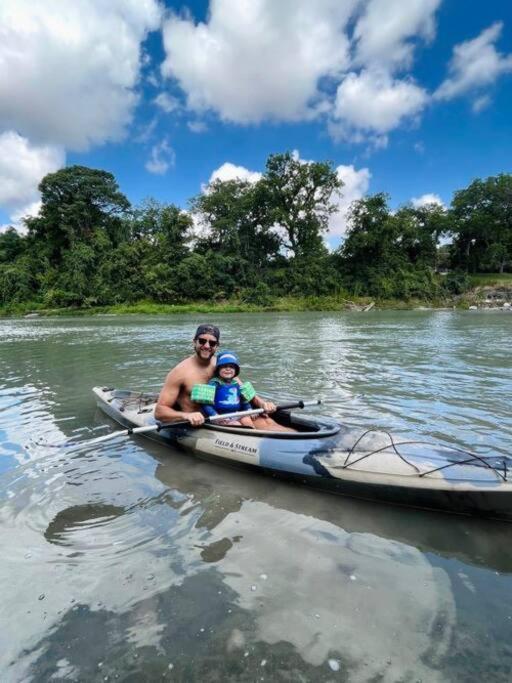 The River Haven - Sleeps 32 - On Guadalupe River Seguin Bagian luar foto