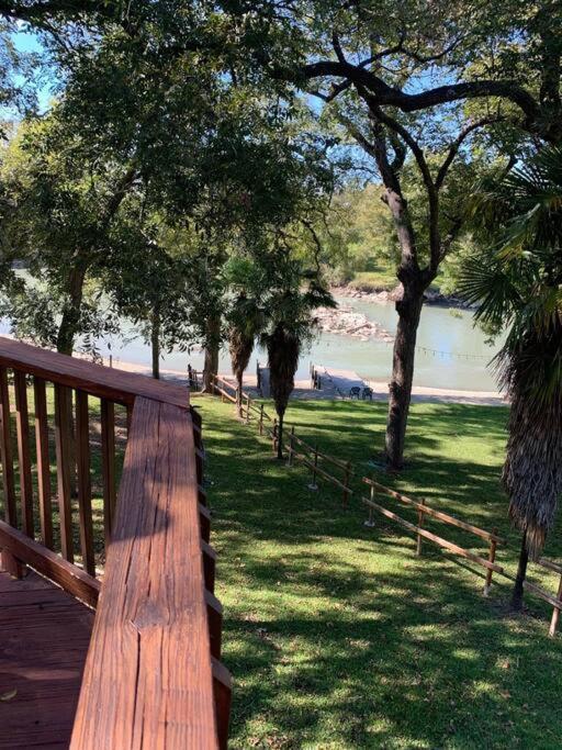 The River Haven - Sleeps 32 - On Guadalupe River Seguin Bagian luar foto