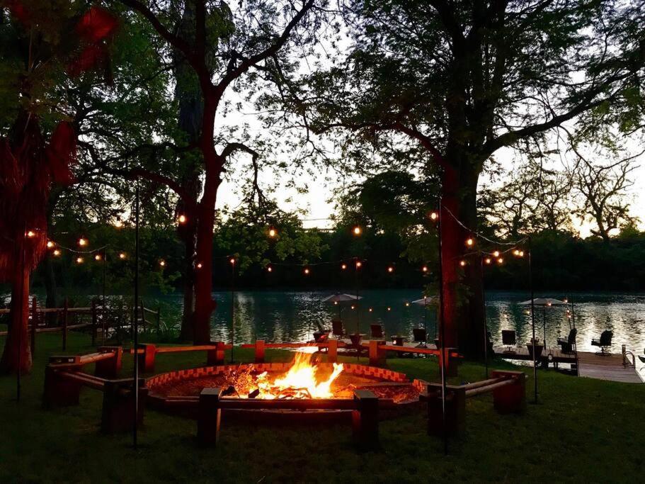 The River Haven - Sleeps 32 - On Guadalupe River Seguin Bagian luar foto